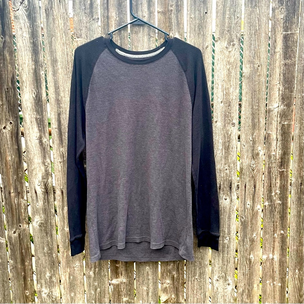 Old Navy Men’s Black & Grey Waffle Knit Long Sleeve Shirt
